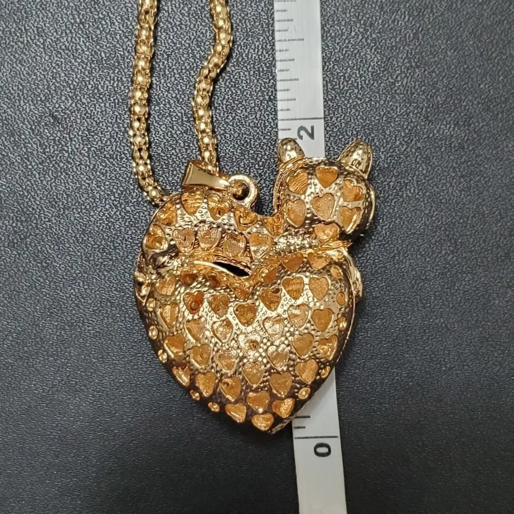 Rhinestone cat on a heart pendant necklace 30-32.5